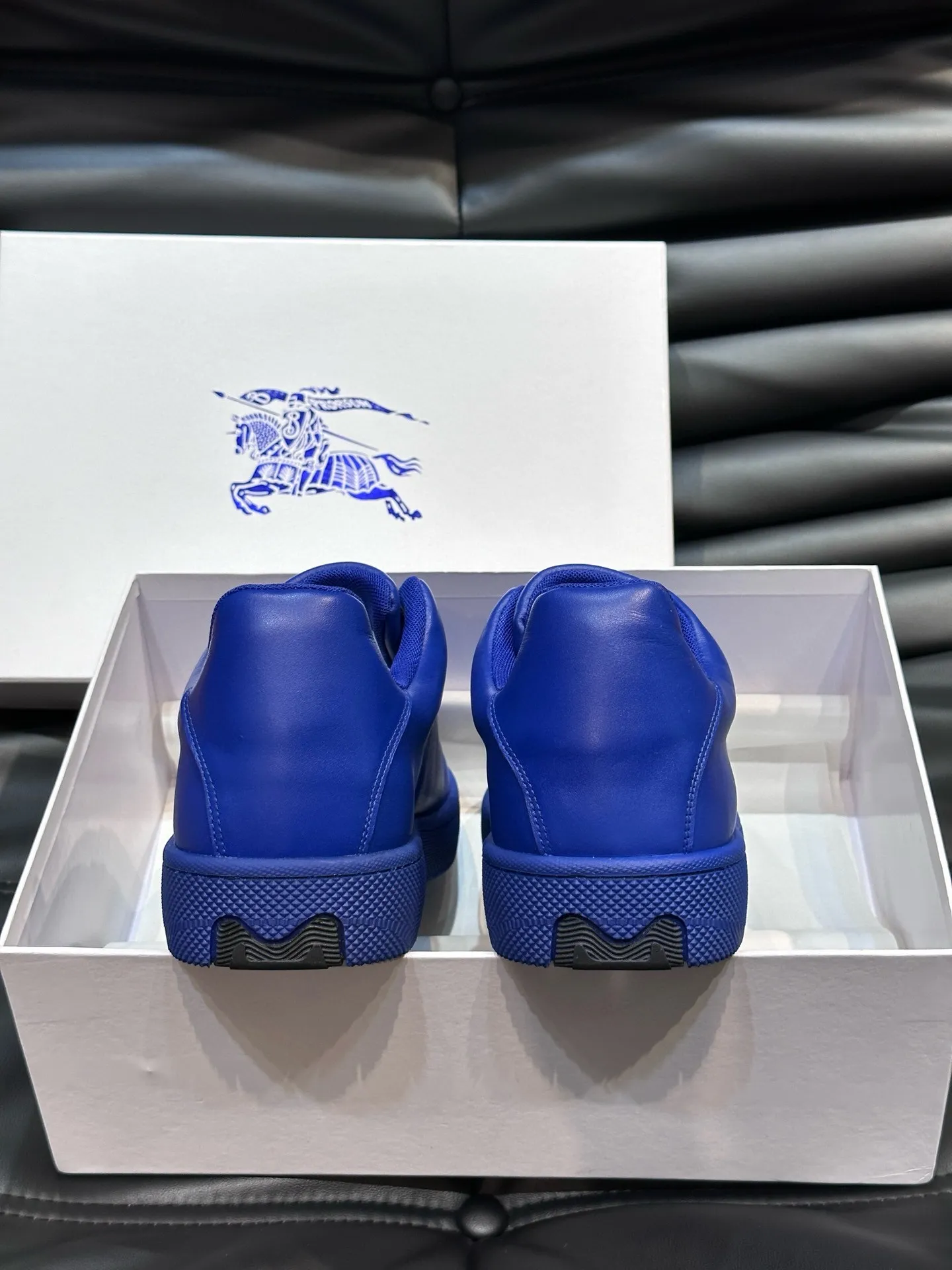 Factory price: 500💰Burberry Box series👫Thick-soled casual sports shoes for couples, cool sneakers and bread shoes, purchased and developed from the original version, the top version of the Box series sports shoes, made of original plaid/knitted fabric, embellished with embossed Equestrian Knight logo (EKD). Made of mesh lining, the laces are decorated with metal coils, the rubber sole is decorated with the Burberry letter logo, and the original molded 3.5CM two-color T men's shoe 💰U outsole! Code number: 35-45 (35-45 customized)